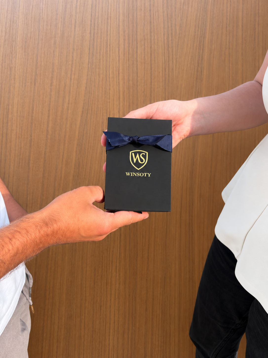Winsoty Wallet und WHYCard in der Geschenkverpackung